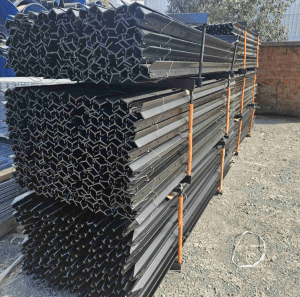 Maxi Steel Post Black Heavy 210cm